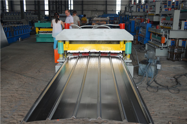 不銹鋼板壓型設(shè)備