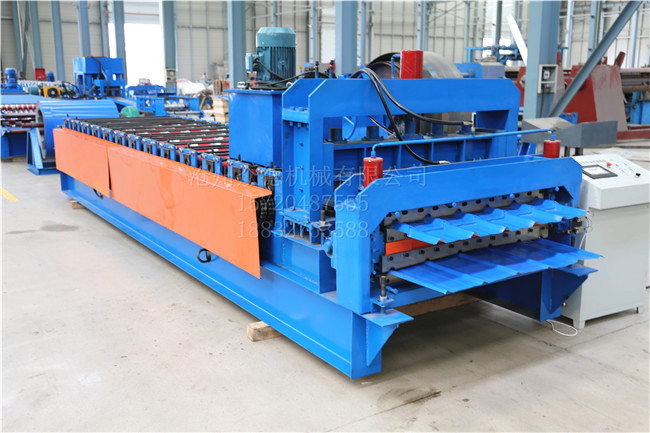 <b>840-900雙層仿古琉璃瓦壓型設(shè)備</b>